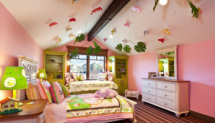 Decorate the ceiling of a child's room with 22 creative