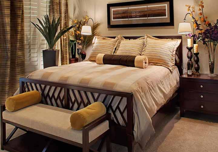 Make the room feel warm - decorate the bedroom with simple items