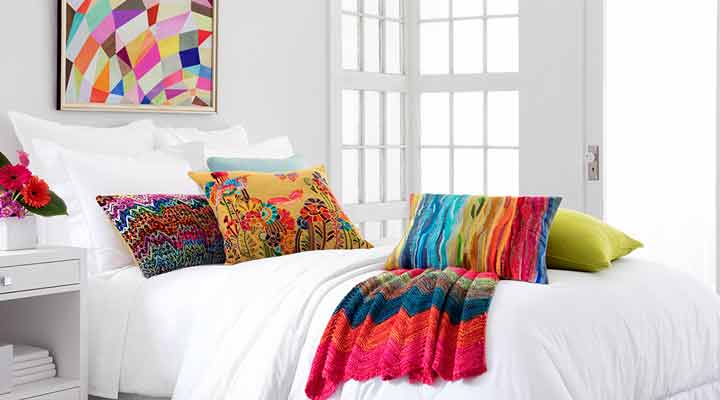Color combination - decorate the bedroom with simple accessories