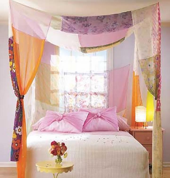 Girl's bedroom decoration - curtains for the bed