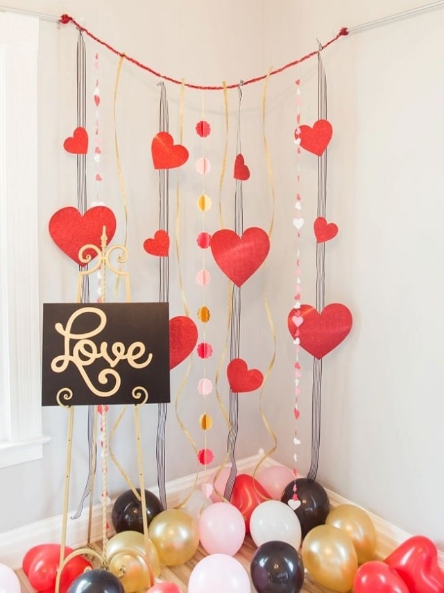 Decorate Valentine home decor with cardboard yarn