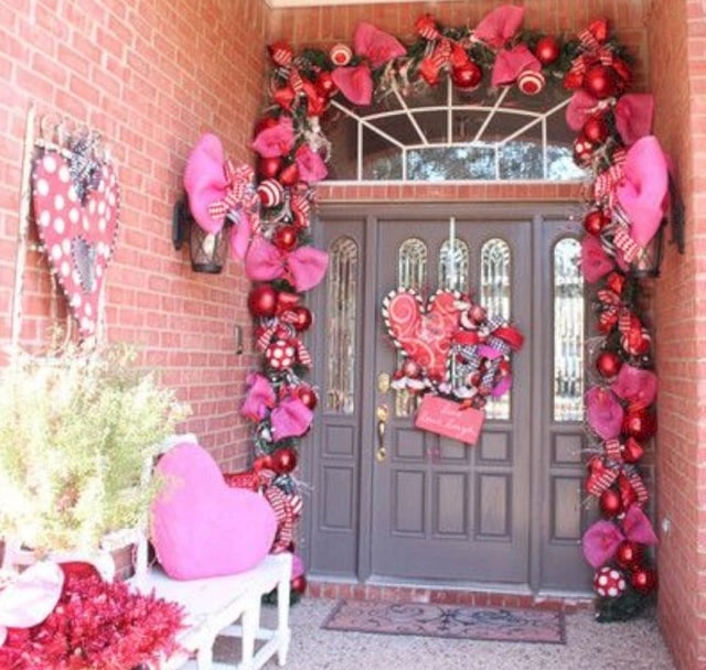 Decorate the house for Valentine's photo