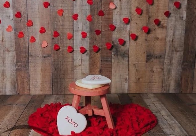 Make cardboard yarn to decorate your home for Valentine's Day